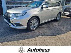 Silber Gebraucht 2020 Mitsubishi Outlander P-HEV Basis SUV | 19.990 € (Superpreis)