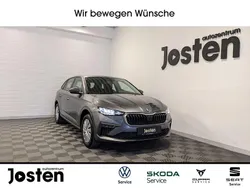 Grau (graphitegrau metallic) Gebraucht 2024 Skoda Scala Essence Kleinwagen | 21.390 € (Fairer Preis)