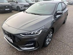 Grau Neu 2025 Ford Focus ST-Line X Limousine | 25.980 € (Superpreis)