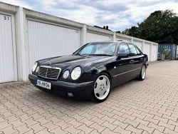Schwarz Gebraucht 1996 Mercedes E280 AMG Limousine | 9.500 €