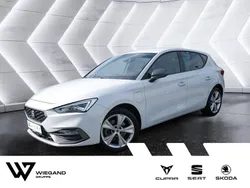 Weiß Gebraucht 2021 Seat Leon FR Limousine | 22.347 € (Fairer Preis)