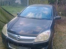 Schwarz Gebraucht 2007 Opel Astra Limousine | 1.550 € (Guter Preis)