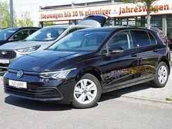 Schwarz Gebraucht 2020 VW Golf VIII Life Limousine | 21.490 € (Etwas zu teuer)
