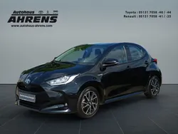 Schwarz Gebraucht 2021 Toyota Yaris Hybrid Comfort Limousine | 17.990 € (Fairer Preis)