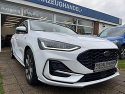 Weiß Gebraucht 2022 Ford Focus ST-Line Limousine | 16.680 € (Etwas zu teuer)