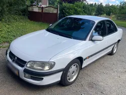 Weiß Gebraucht 1994 Opel Omega Limousine | 2.700 €