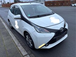 Weiß Gebraucht 2015 Toyota Aygo Kleinwagen | 3.750 € (Fairer Preis)