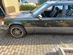 Schwarz Gebraucht 1993 Mercedes E280 Kombi | 3.999 €
