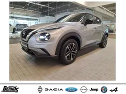 Silver metallic/dach in black Gebraucht 2024 Nissan Juke N-Connecta SUV | 22.880 € (Fairer Preis)