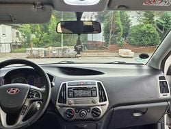 Weiß Gebraucht 2014 Hyundai i20 Edition Limousine | 6.700 € (Fairer Preis)