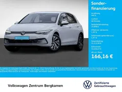 Pure white Gebraucht 2024 VW Golf VIII Life Limousine | 20.888 € (Superpreis)