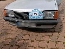 Silber Gebraucht 1984 Opel Ascona Sport Limousine | 4.400 €