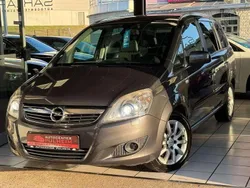 Grau Gebraucht 2010 Opel Zafira Innovation Van / Kleinbus | 4.999 € (Etwas zu teuer)