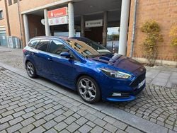 Blau Gebraucht 2017 Ford Focus ST Kombi | 14.500 € (Fairer Preis)