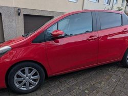 Rot Gebraucht 2013 Toyota Yaris Edition Kleinwagen | 4.950 € (Fairer Preis)