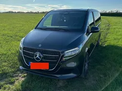 Grau Gebraucht 2024 Mercedes E300 Style Van / Kleinbus | 65.500 €