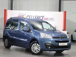 Blau Gebraucht 2017 Citroën Berlingo PureTech Van / Kleinbus | 9.700 € (Fairer Preis)