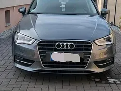 Grau Gebraucht 2016 Audi A3 Sportback Limousine | 14.500 € (Fairer Preis)