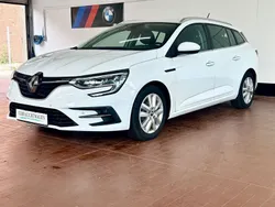 Weiß Gebraucht 2021 Renault Mégane IV Business Limousine | 10.789 € (Teuer)