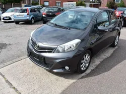 Grau Gebraucht 2013 Toyota Yaris Life Limousine | 10.880 € (Fairer Preis)