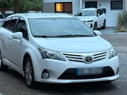 Weiß Gebraucht 2012 Toyota Avensis Kombi | 6.399 €