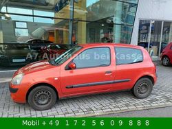 Orange Gebraucht 2004 Renault Clio II Limousine | 999 € (Etwas zu teuer)