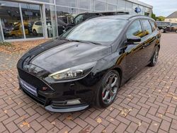 Schwarz Gebraucht 2015 Ford Focus ST Limousine | 9.990 € (Fairer Preis)