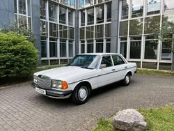 Weiß Gebraucht 1977 Mercedes 300 Limousine | 32.900 €