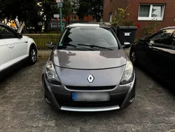Grau Gebraucht 2009 Renault Clio II Kleinwagen | 2.300 € (Etwas zu teuer)