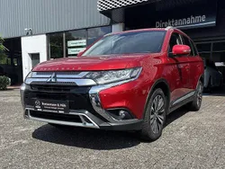 Karmin rot Gebraucht 2019 Mitsubishi Outlander Diamant Edition SUV | 18.480 € (Fairer Preis)
