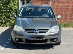 Grau Gebraucht 2004 VW Golf V Limousine | 2.800 € (Etwas zu teuer)