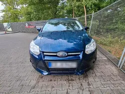 Blau Gebraucht 2011 Ford Focus Kombi | 3.999 €