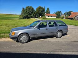 Silber Gebraucht 1989 Mercedes 200 Kombi | 2.900 €