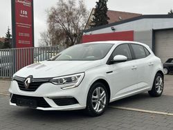 Weiß Gebraucht 2018 Renault Mégane IV Play Limousine | 8.990 € (Fairer Preis)