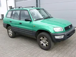 Grün Gebraucht 1999 Toyota RAV4 SUV | 2.450 € (Fairer Preis)