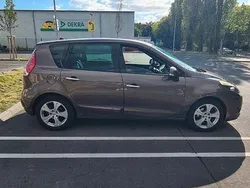Braun Gebraucht 2011 Renault Scénic III Dynamique Van / Kleinbus | 4.999 € (Guter Preis)