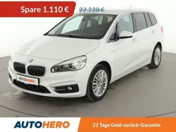 Weiß Gebraucht 2017 BMW 220 Gran Tourer Luxury Line Van / Kleinbus | 21.110 € (Fairer Preis)