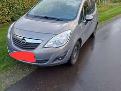 Beige Gebraucht 2011 Opel Meriva Design Edition Van / Kleinbus | 3.499 € (Guter Preis)