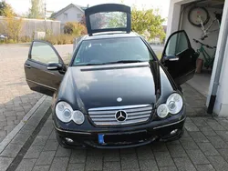 Schwarz metallic Gebraucht 2004 Mercedes C220 Coupé | 5.999 € (Teuer)
