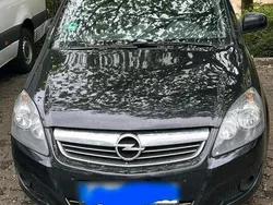 Schwarz Gebraucht 2011 Opel Zafira Edition Van / Kleinbus | 1.800 € (Superpreis)