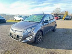 Grau Gebraucht 2014 Hyundai i20 Limousine | 1.999 € (Superpreis)