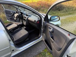 Silber Gebraucht 2006 Opel Corsa Limousine | 2.350 € (Fairer Preis)
