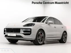 Grau Gebraucht 2024 Porsche Cayenne Turbo E-Hybrid SUV | 183.751 € (Fairer Preis)