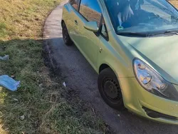 Grün Gebraucht 2011 Opel Corsa Eco Kleinwagen | 3.200 € (Guter Preis)