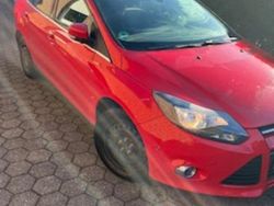 Rot Gebraucht 2012 Ford Focus Kombi | 3.900 €