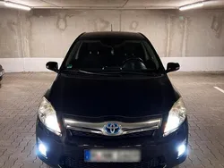 Schwarz Gebraucht 2011 Toyota Auris Hybrid Limousine | 11.000 € (Fairer Preis)