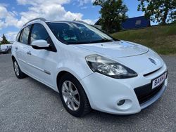 Weiß Gebraucht 2010 Renault Clio II Luxe Limousine | 5.680 € (Teuer)