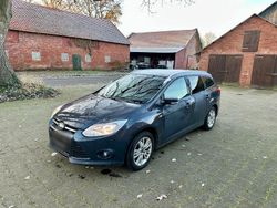 Grau Gebraucht 2011 Ford Focus Kombi | 3.000 € (Guter Preis)