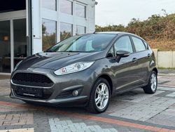 Grau Gebraucht 2016 Ford Fiesta Celebration Kleinwagen | 8.490 € (Fairer Preis)
