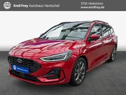 Fantasticrot metallic Gebraucht 2023 Ford Focus ST-Line Kombi | 24.500 € (Guter Preis)